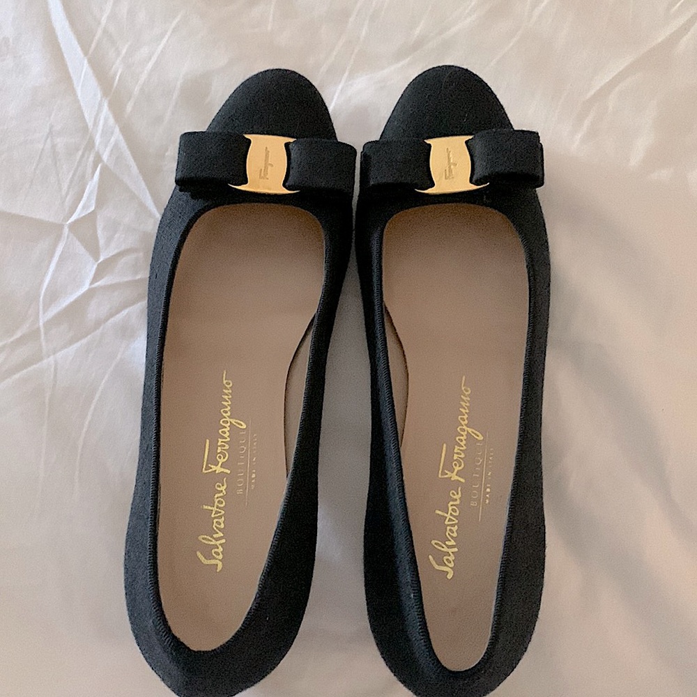 Ferragamo Vara - rare black linen